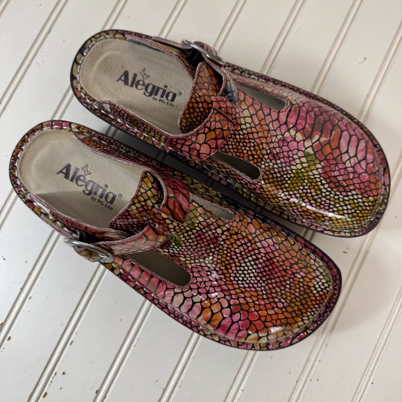 Alegria Classic Clogs EU 40 US 9.5 / 10 Rainbow Snake Patent Leather Print Shoes - Picture 2 of 15
